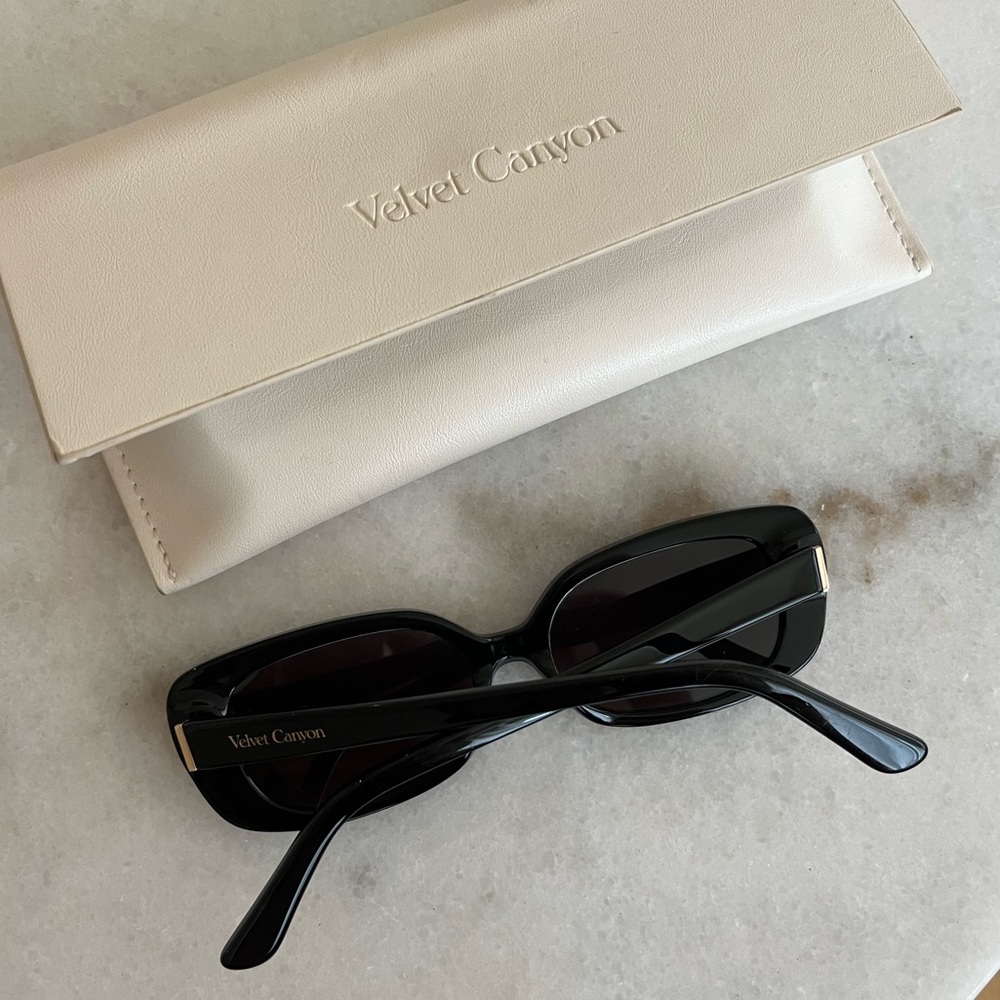 Velvet Canyon Zou Bisou sunglasses